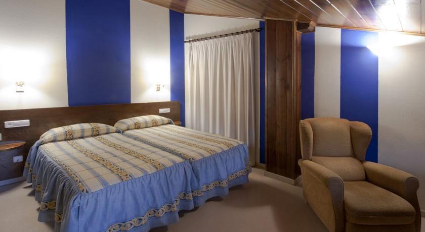 Hotel Can Blanc Olot Oda fotoğraf